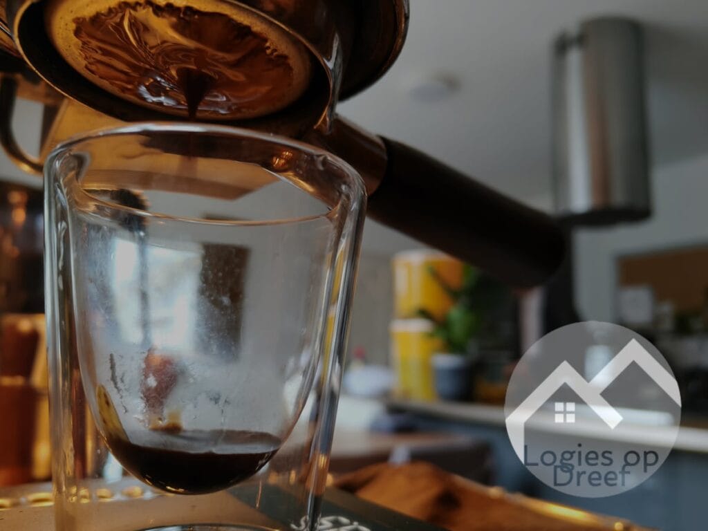 Barista workshop Utrechtse Heuvelrug: ambachtelijke specialty coffee ervaring met professionele espresso machine bij landelijk wonen